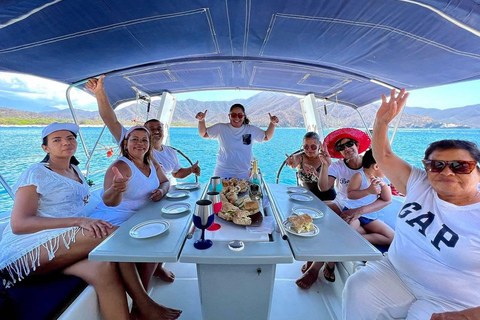 Parc Tayrona et les Caraïbes en voilier privé depuis Santa Marta, toute la journéeParc Tayrona et les Caraïbes en voilier privé au départ de Santa Marta, journée complète