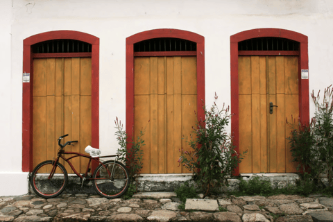 Paraty: Immersive Photoshoot with Local Photographer