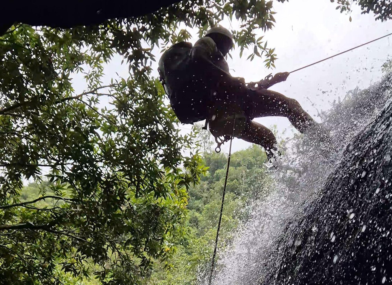 Mauritius: Rutsjebanetur ved Tamarind Falls/canyoning