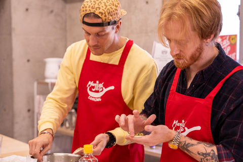 Osaka : Cours de cuisine et dégustation de saké avec visite du marché local