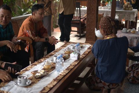 Yogyakarta: Javanese Tea Ceremony in Patehan Noble Residence