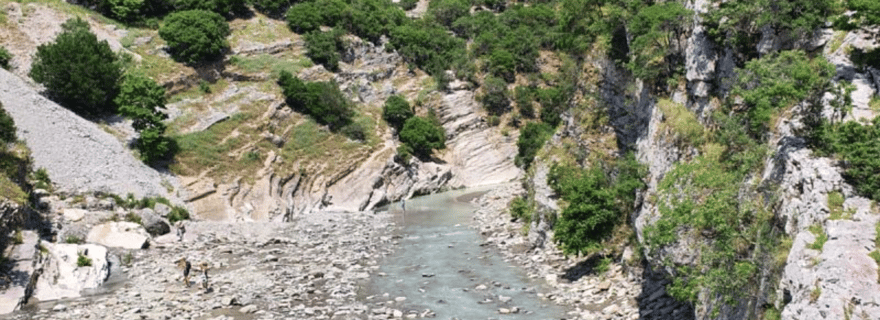 Gjirokastër : sources thermales de Bënja et canyon de Lengarica