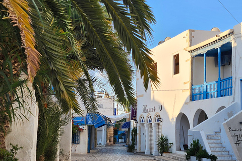 HoumetSouk: Tempo livre no mercado e chá de menta no famoso El FondoukHoumetSouk: Tempo Livre no Mercado e Chá de Hortelã no famoso El Fondouk