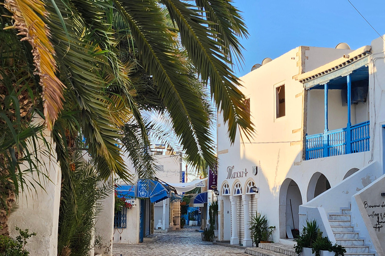 HoumetSouk: Tempo livre no mercado e chá de menta no famoso El FondoukHoumetSouk: Tempo Livre no Mercado e Chá de Hortelã no famoso El Fondouk