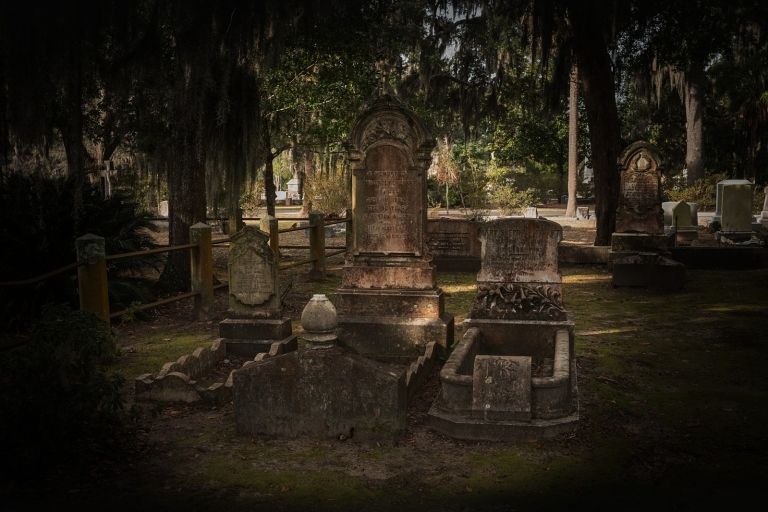 Savannah: Visita al Cementerio de Buenaventura en horario nocturno
