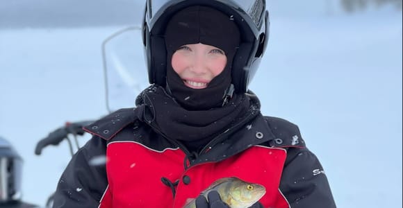 Saariselkä: Ice Fishing Tour on Lake Inari, Reindeer & Lunch