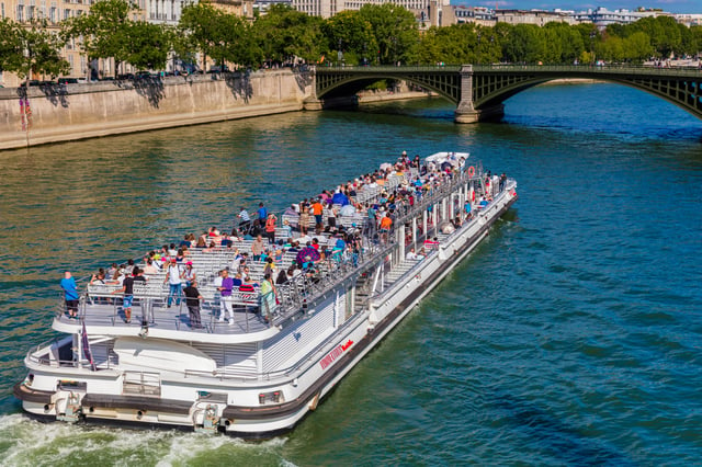 Paris: 1-Hour Seine River Cruise with optional Champagne