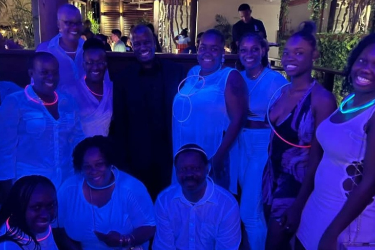 St. Maarten: Private Party Bus with Driver VIP Party Bus Rental with Driver (3Hours)