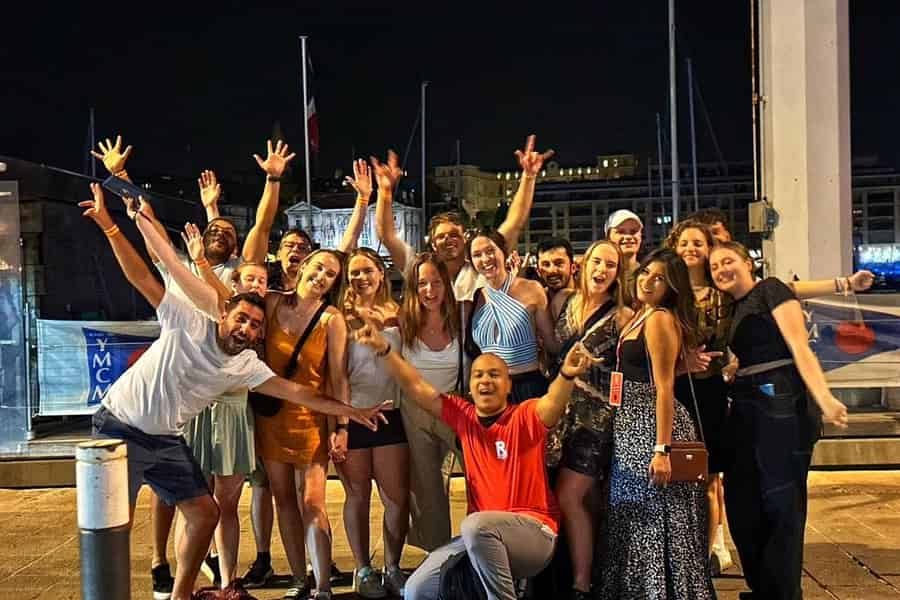 Marseille Bar Crawl Party mit Free Shots und VIP Eintritt. Foto: GetYourGuide