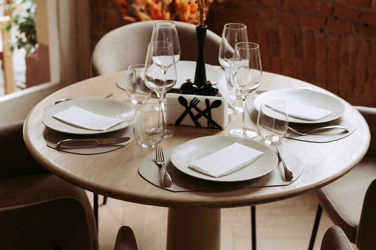 Brașov: New Year's Eve Dinner with Open Bar and Live Music New Year's Eve Dinner with Open Bar and Live Music