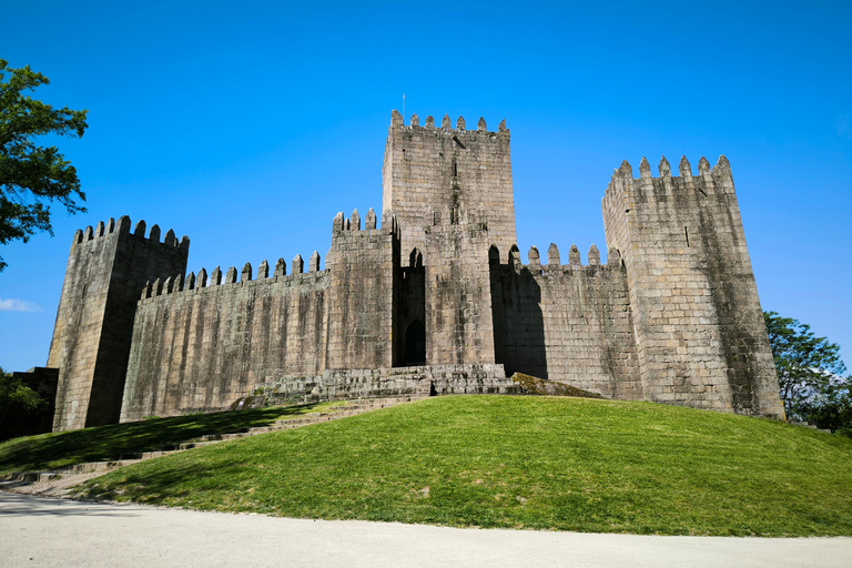 Braga & Guimarães Tour: Small Historical Group Tour