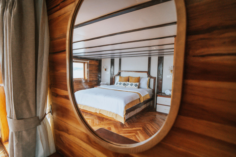 Labuan Bajo: 3-Day Komodo Sailing Luxury Boat with All Fees Deluxe Boat - Private Standar Room (2pax/room)