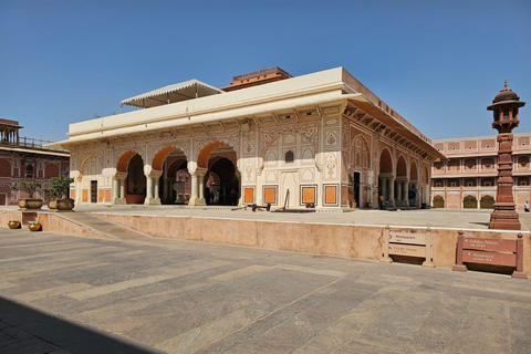 Tour panoramico privato di Jaipur in auto + guida