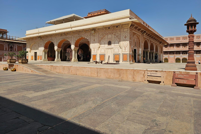 Tour panoramico privato di Jaipur in auto + guida