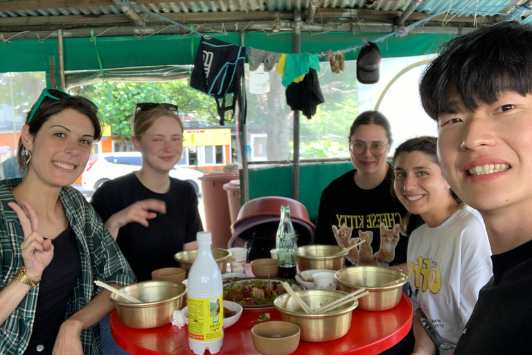 Busan: Caminhadas e degustação de vinho de arroz na vila escondida