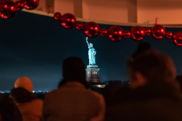 NYC: Circle Line 2h Harbor Lights Cruise Skip-The-Box-Office