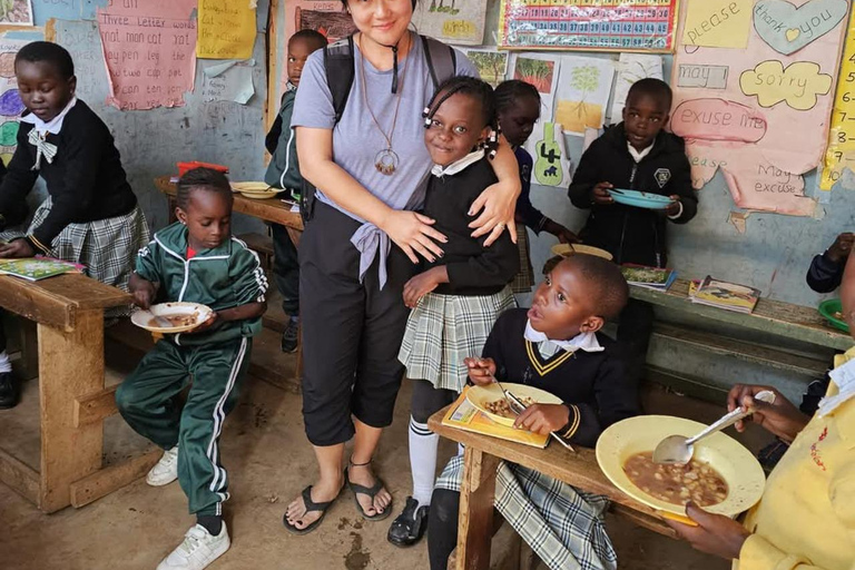 Nairobi: Wycieczka po slumsach Kibera Kultura, ludzie i życie codzienneWycieczka po slumsach Kibera z odbiorem z hotelu/lotniska i transportem powrotnym