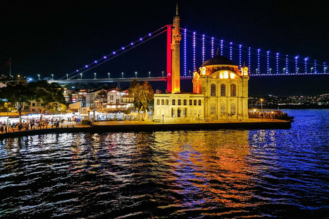 Istanbul: Bosporus Dinner Cruise mit Getränken und UnterhaltungDinner-Bootsfahrt mit Alkohol, Softdrinks &amp; Abholung