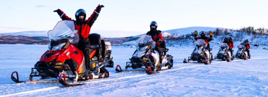 Kilpisjärvi : initiation à la motoneige avec équipement et guide