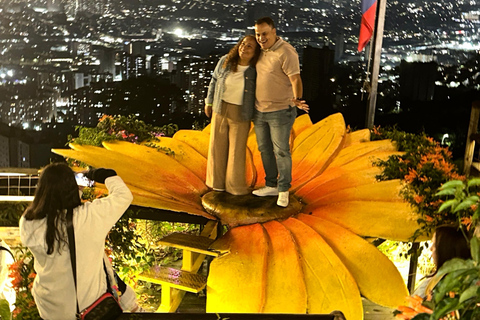 VIP Tour Mirador La Octava Maravilla: Transport, Show, and Drinks Included VIP Tour of the Eighth Wonder Viewpoint: Transport, Show, and Drinks Included