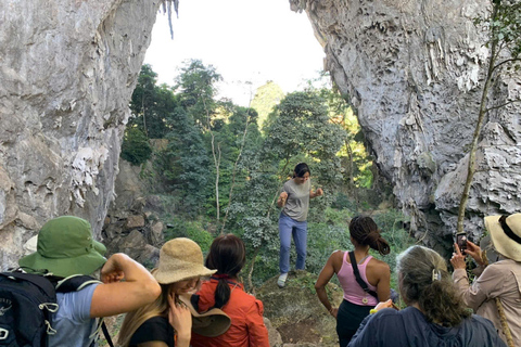 De Ha Noi: 2 dias de Trekking na Montanha do Olho de Anjo e de mota