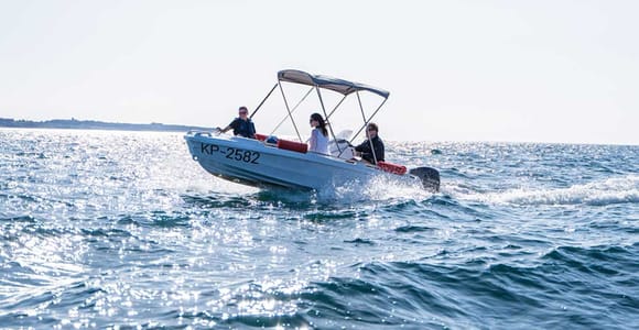 Rab: Roto 450 S Familienbootverleih