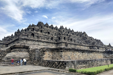 Yogyakarta: Excursión de un día a los Templos de Borobudur y Prambanan