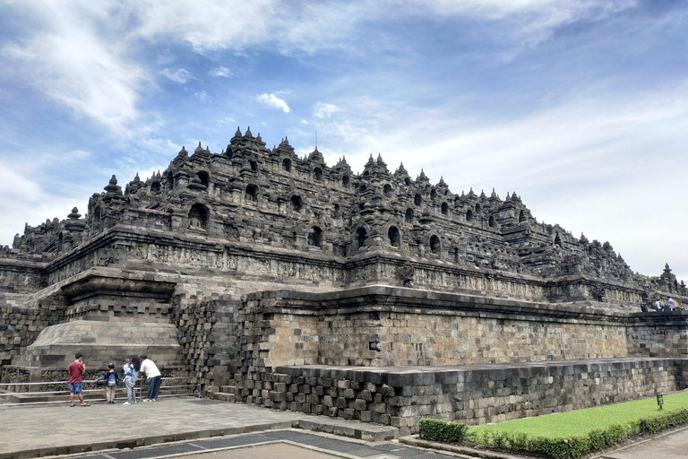 Yogyakarta: Excursão de um dia aos templos de Borobudur e Prambanan