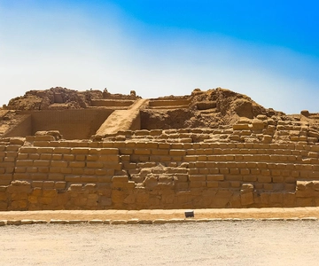 Lima: Explore Pachacamac, Vibrant Neighborhoods, and Traditional Lunch