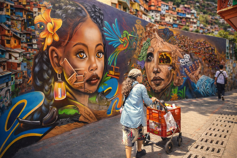 Medellín: Half-Day Tour to Comuna 13 & Exotic Fruit Market