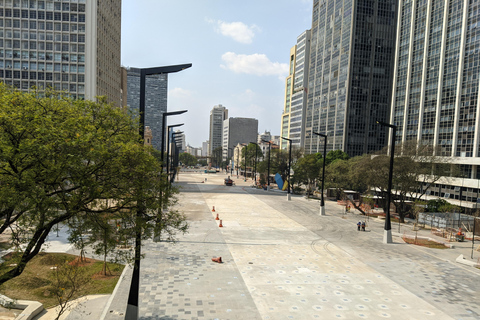 São Paulo: Haunted Center Walking Tour (Guide + Photo Shoot)