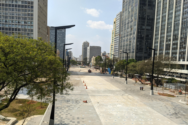 São Paulo: Haunted Center Walking Tour (Guide + Photo Shoot)