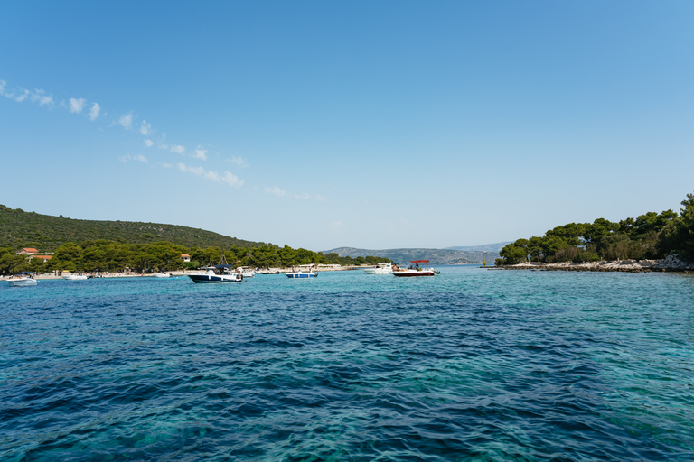 Split: Blaue Lagune und 3 Inseln Speedboat Tour mit Mittagessen