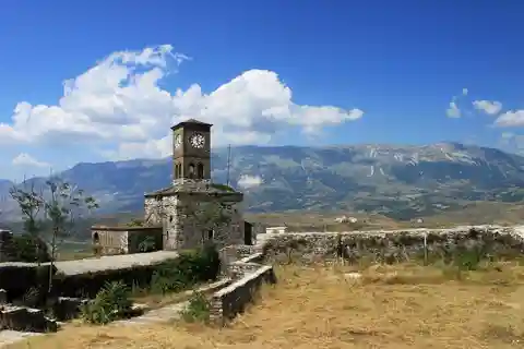 Da Tirana/Durres : Tour di un giorno a Gjirokastër con 4 tappe