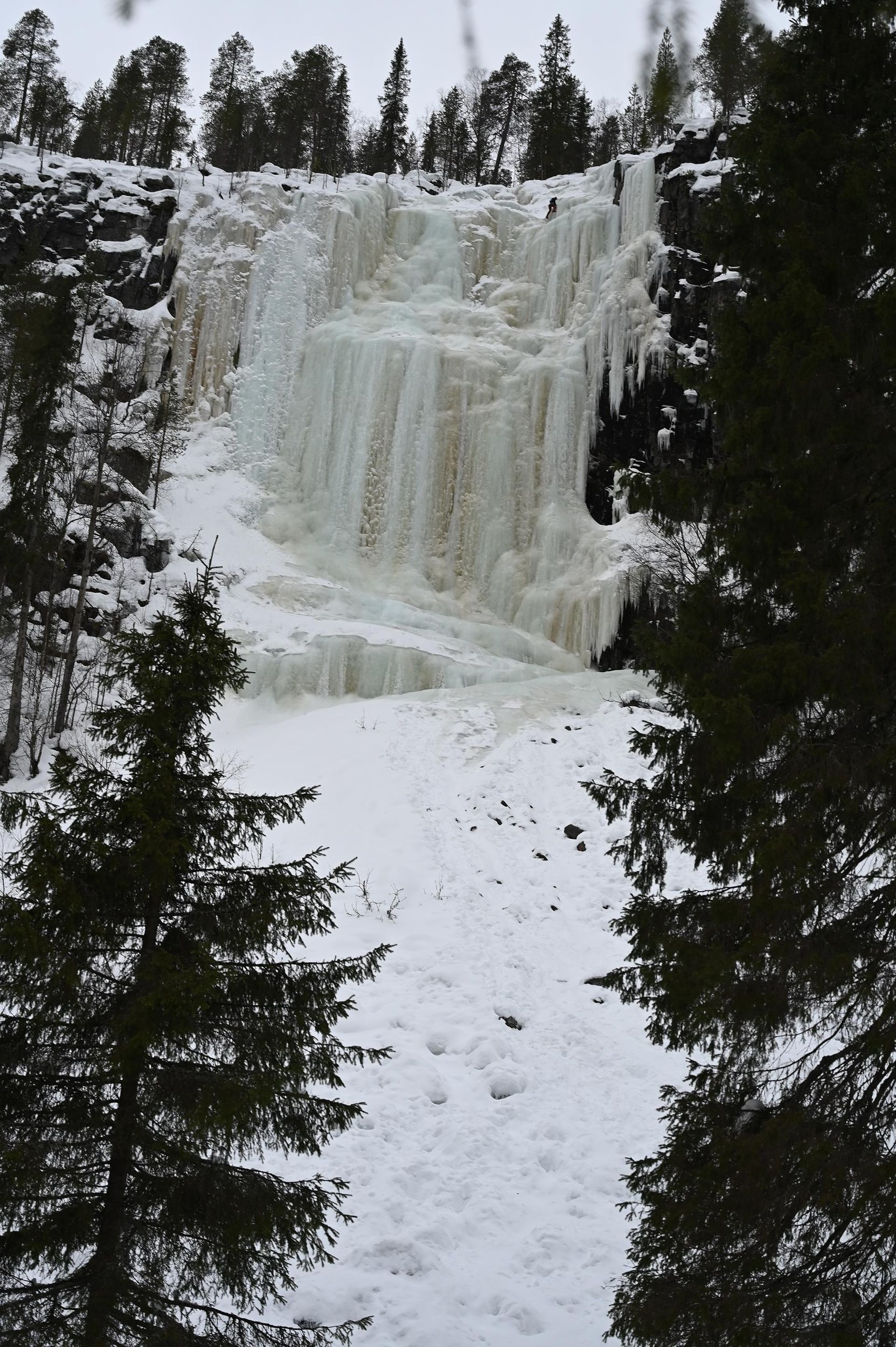 Rovaniemi: Geführte Wanderung mit Snacks durch den Korouoma Canyon