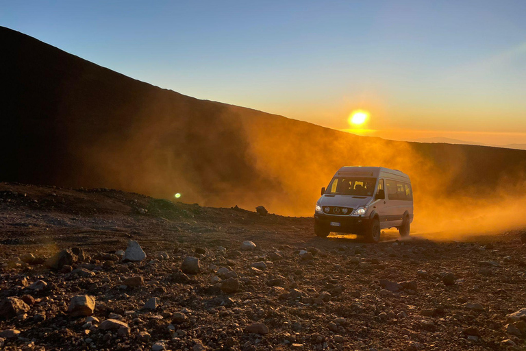 Mt. Etna North: Sunset at 2,850 meters in a 4x4 Etna: Sunset at 2,850 meters with 4x4 and guide