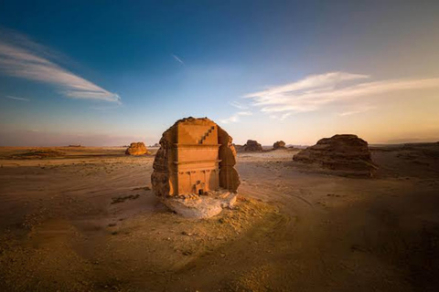 From Madinah: Private AlUla Tour with Hegra
