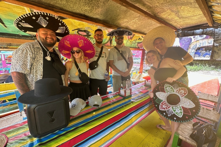 Xochimilco: Paseo en barco con clase de mixología