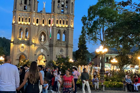 Desde Medellín: tour privado de 2 días a Jardín con actividades