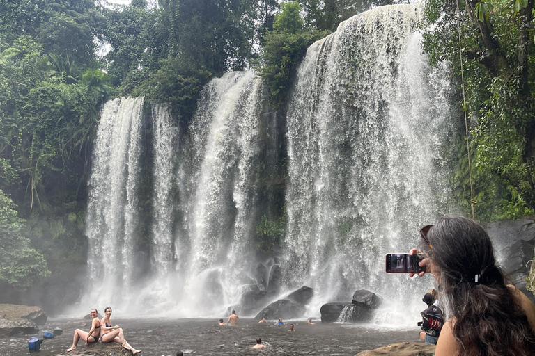 Explora Banteay Srei y la Cascada de Kulen desde Siem ReapExplora en grupo reducido Banteay Srei y la Cascada de Kulen