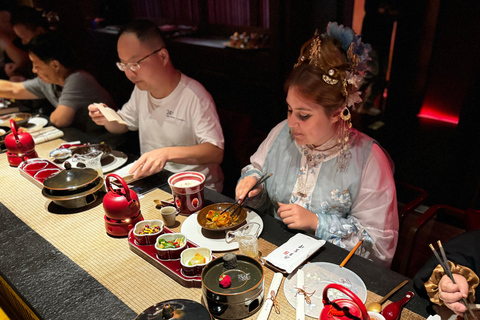 Détendez-vous à Shanghai : Dîner royal immersif et massage chinois