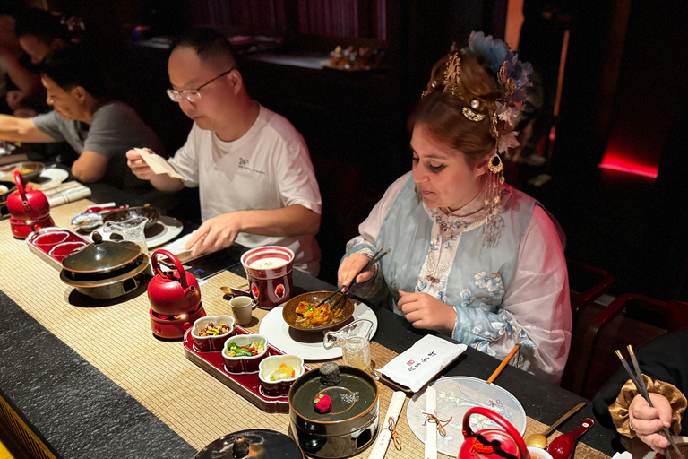 Détendez-vous à Shanghai : Dîner royal immersif et massage chinois