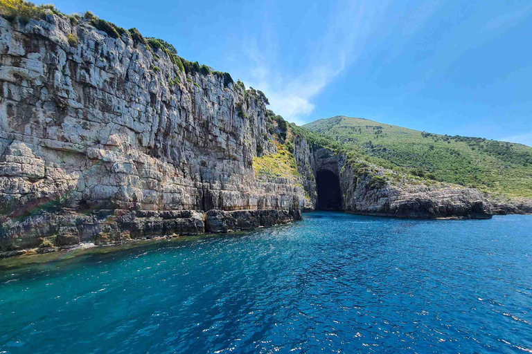 Desde Tirana/Durres/Golem: Explora la isla de Sazan y KaraburunTour privado por la isla de Sazan