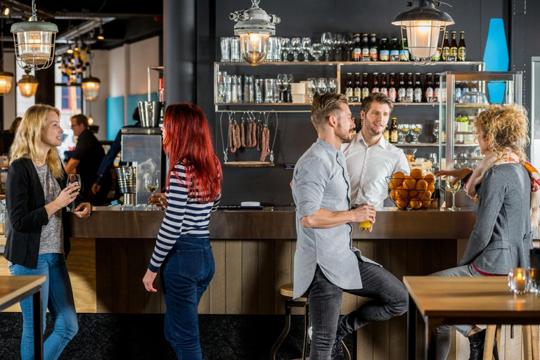 Cata de vinos daneses con guía en Copenhague Nyhavn5 horas: Visita a la Ciudad Vieja y Cata de 6 Vinos con Comida