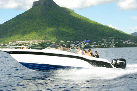 Ile aux Cerfs Speedboat Trip with Pickup and BBQ Lunch