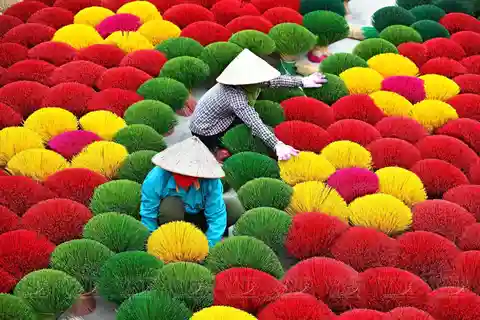 Ha Noi: Perfume pagoda or Incense Village w Guide Pick up