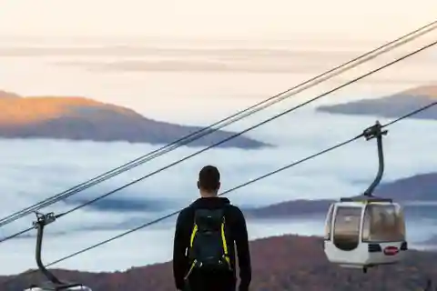 From Montréal: Mont-Tremblant 1-Day Tour
