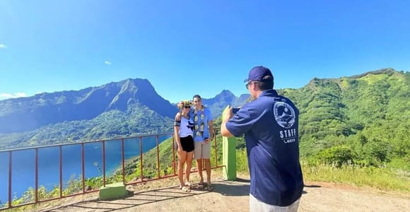 Moorea: Circle Island Tour with Belvedere Views & Tastings