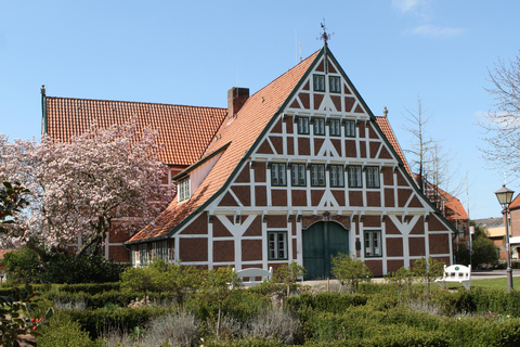 Altes Land/near Hamburg: 2-Hour Walking Tour of Jork with Fruit Tasting Altes Land / Near Hamburg: 2-Hour Walking Tour of Jork with Fruit Tasting