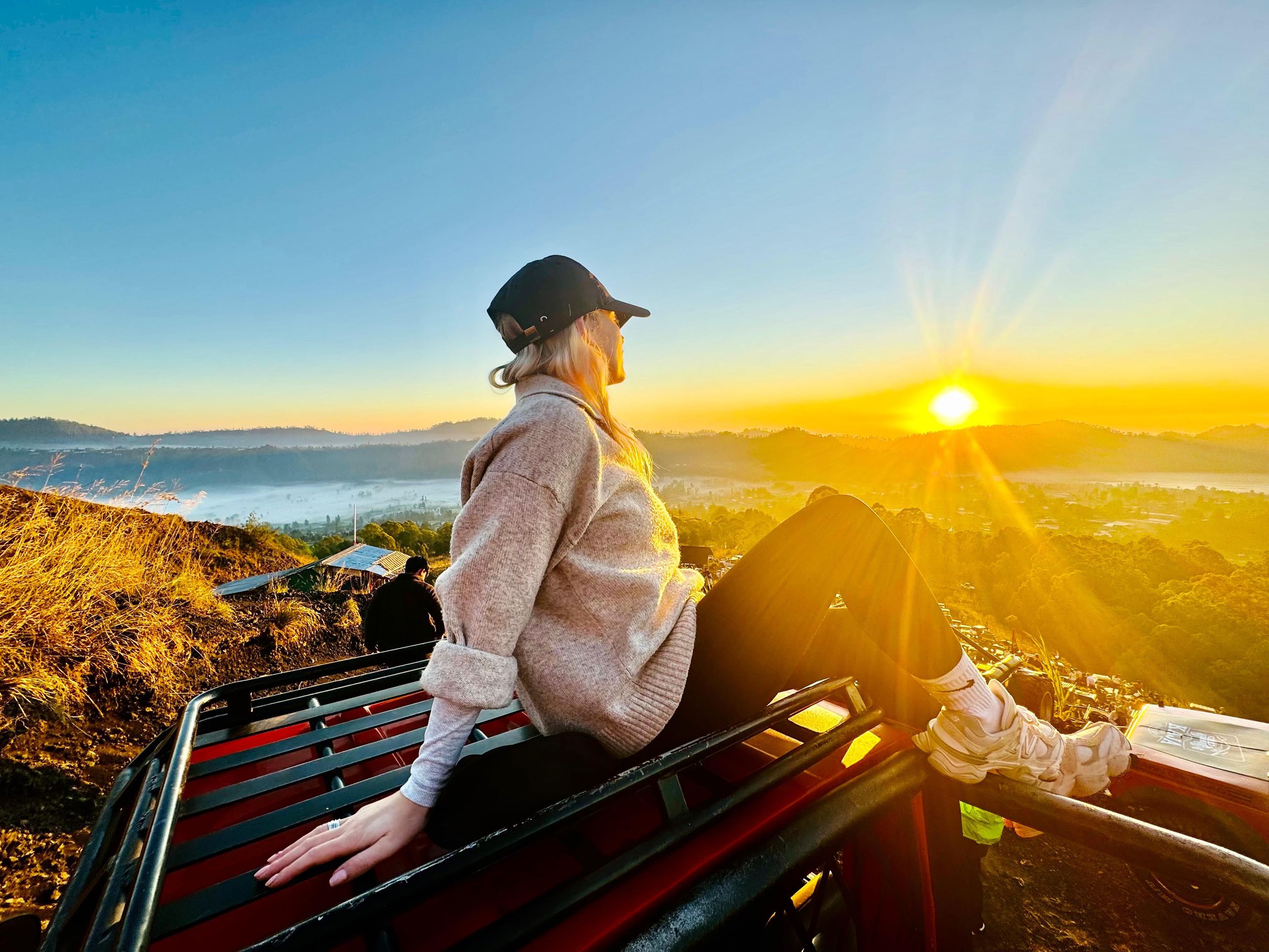 Gunung Batur: Jeep-Tour bei Sonnenaufgang & heiße Quelle mit Fotograf